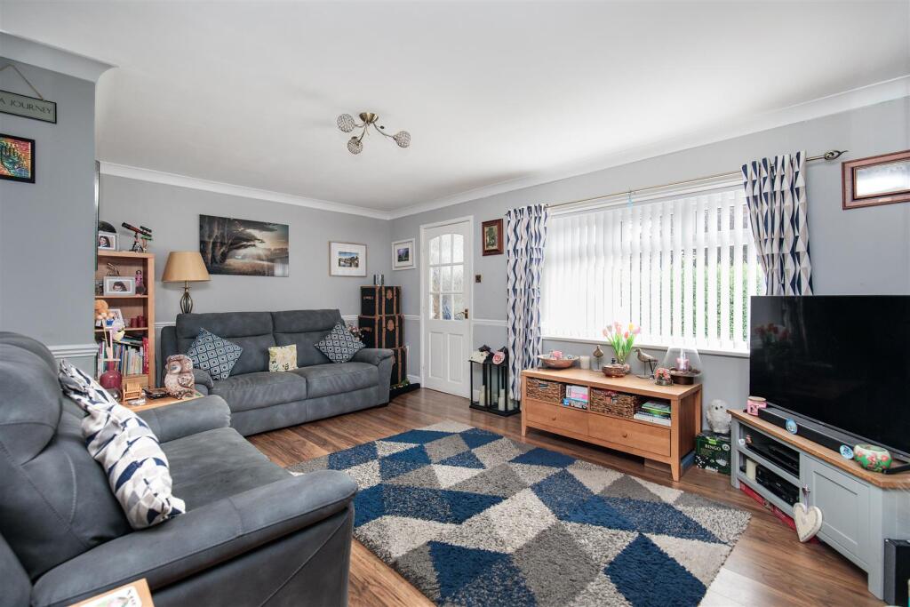 Pinewood Avenue, North Gosforth, NE13 photo 3