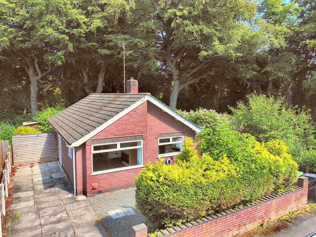 2-bed detached on Meadow Road, Ripley, £230,000