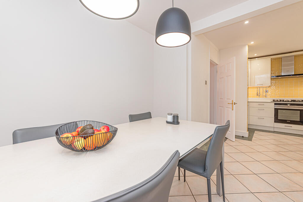 House in Surrey Heath, Windlesham - More