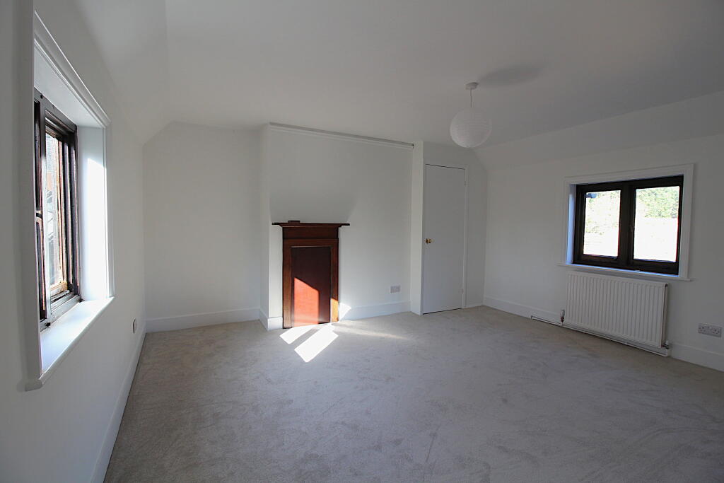 House in Hart, Eversley - View 5