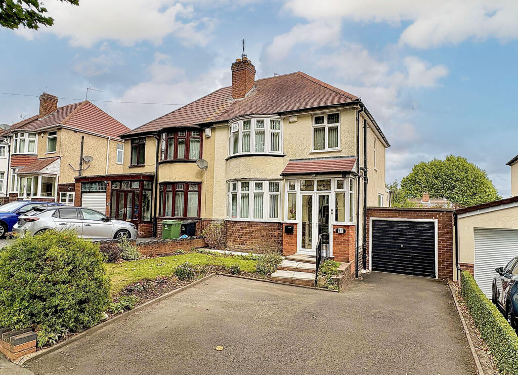 3-bed semi-detached on The Broadway, DUDLEY, DY1 3EL, £265,000