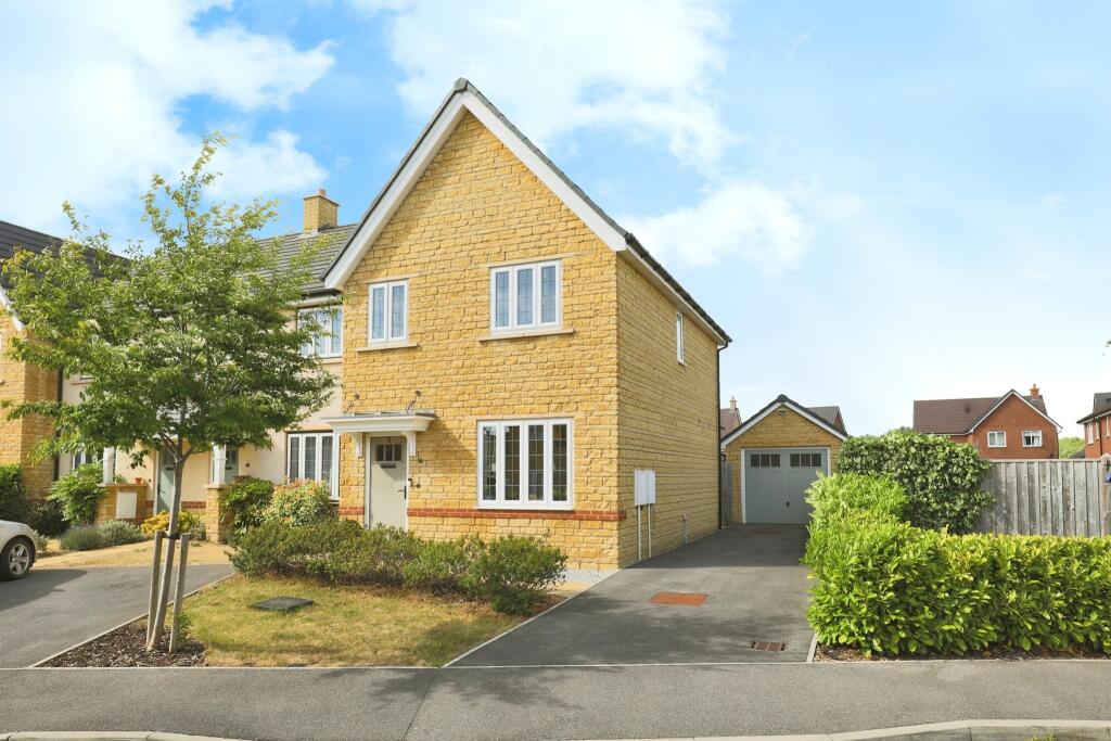 3-bed terraced on Parker Close, Brize Norton, Carterton, £350,000