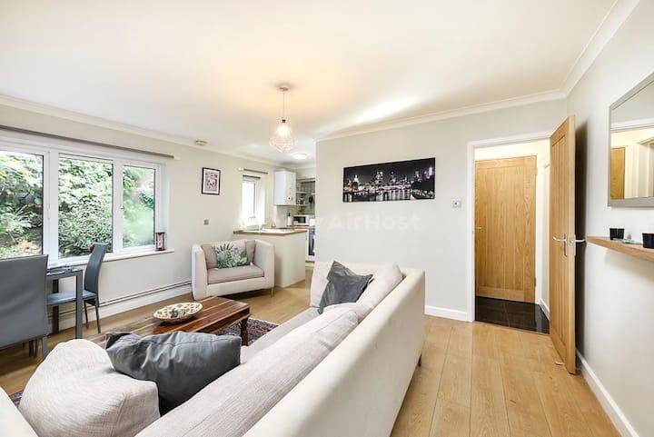 Apartment in Slough - View 5