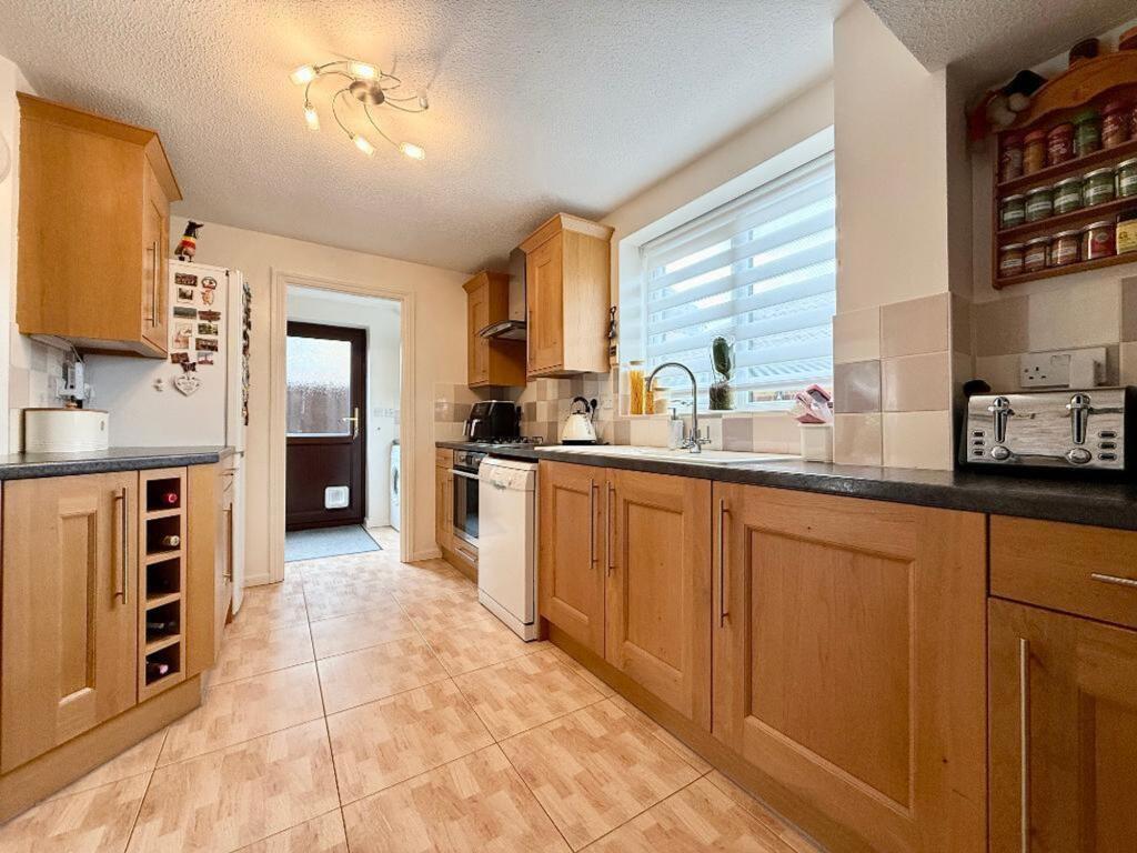 House in Luton, Central Bedfordshire - View 2