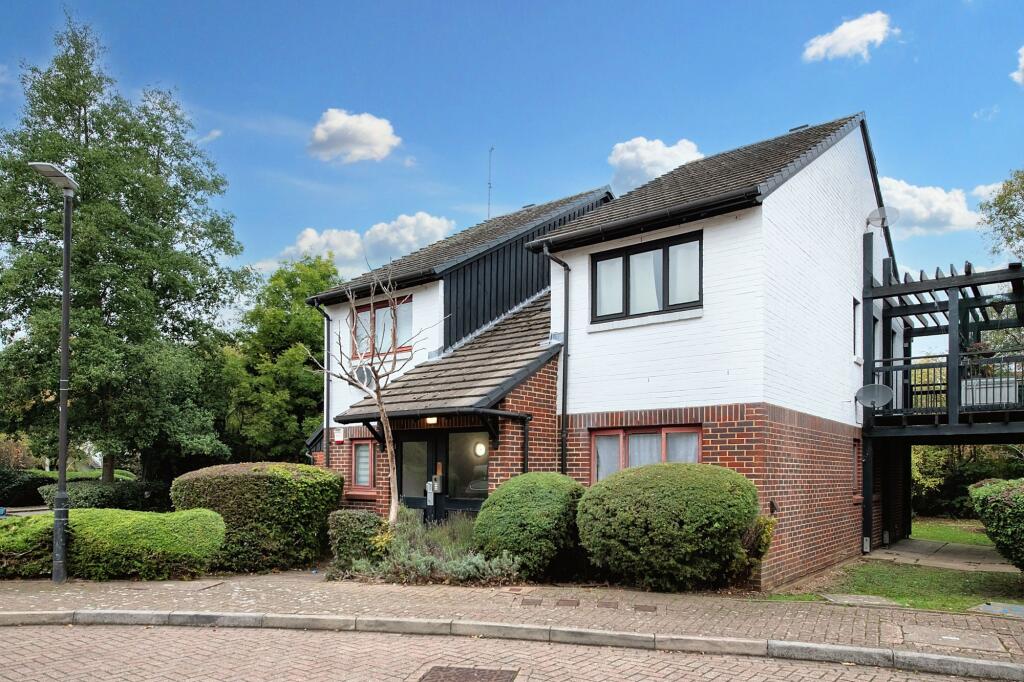 Main image of property: Marina Approach, Hayes, UB4