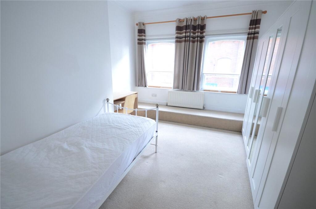 Apartment in Waverley, Farnham - View 5