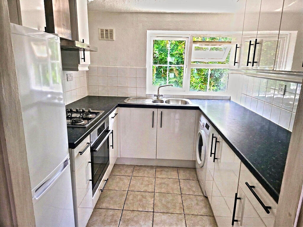 Apartment in St Albans - View 3