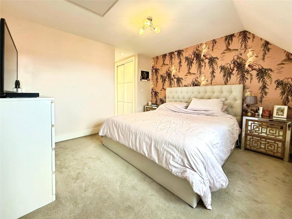 House in Crowthorne, Bracknell Forest - View 5