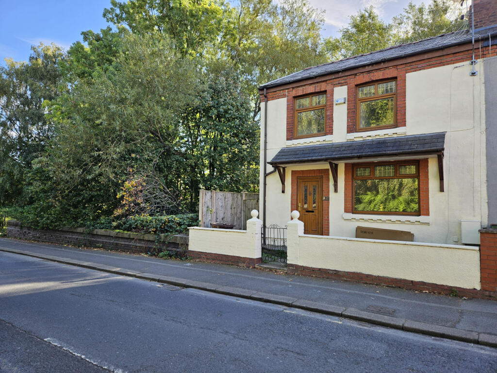 4-bed semi-detached on 168, Moorside Street, Droyslden, £230,000