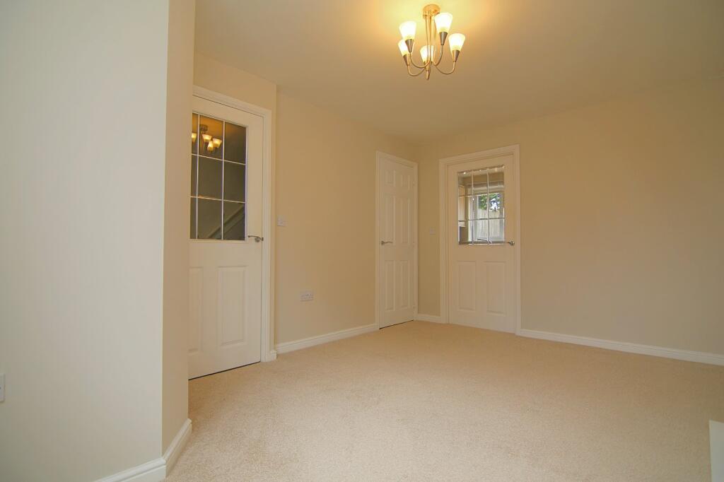 Royds Hall Drive, Bradford, BD6 photo 4