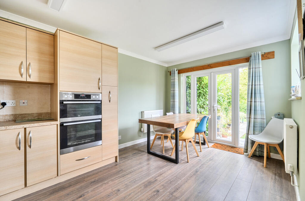 House in Swindon, North Wroughton, Wroughton - More