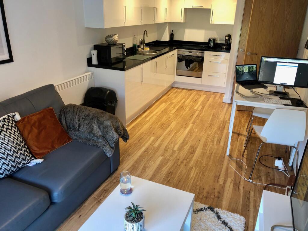 Apartment in Leeds, West Yorkshire - View 4