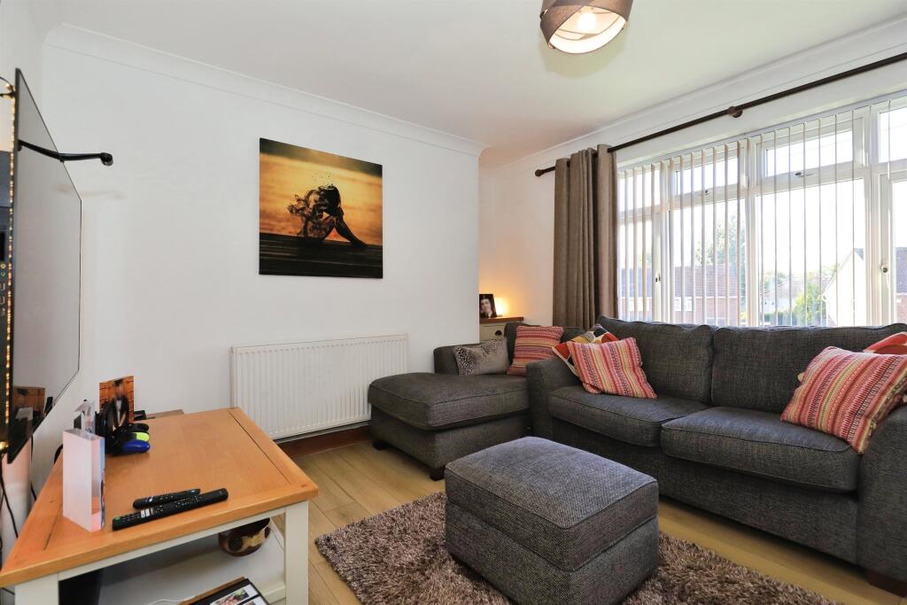 Apartment in Wolverhampton, Wood End - View 5