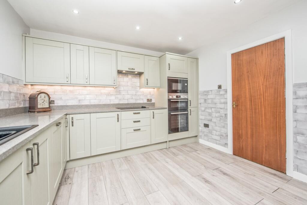 Thatchers Way, Gomersal, Cleckheaton, West Yorkshire, BD19 photo 4