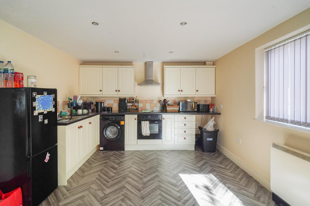 Apartment in Stoke-on-Trent - View 5