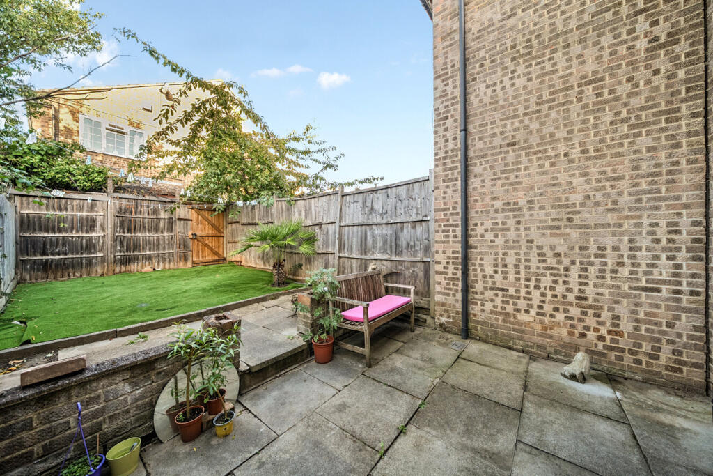 House in London, Summerstown - View 5