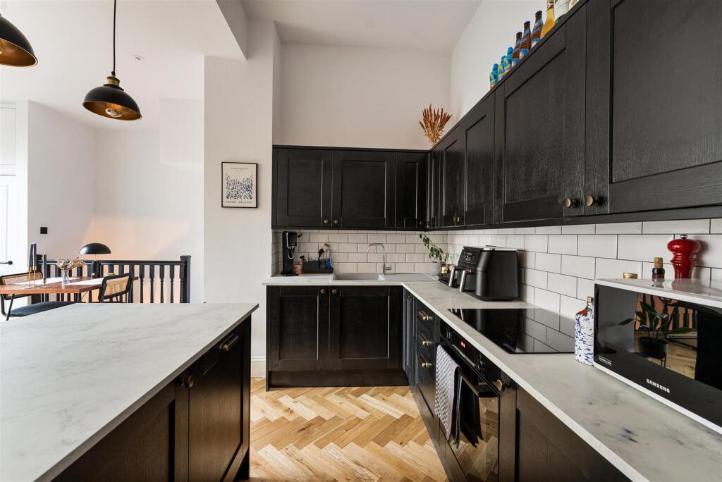 House in London - View 5