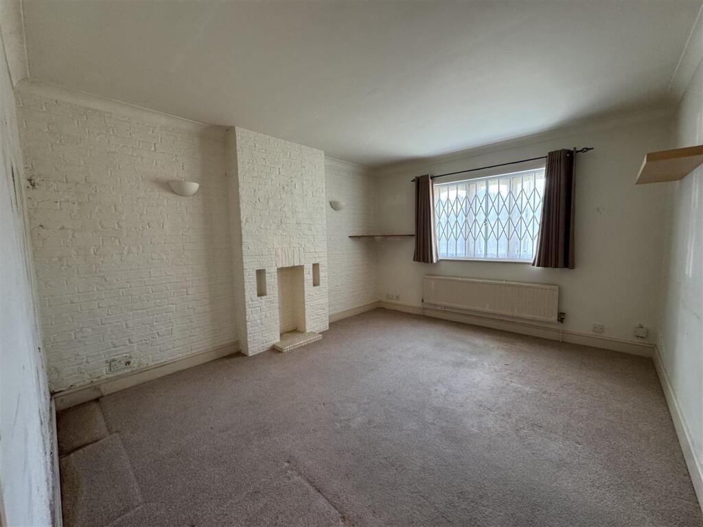 Apartment in Slough - More