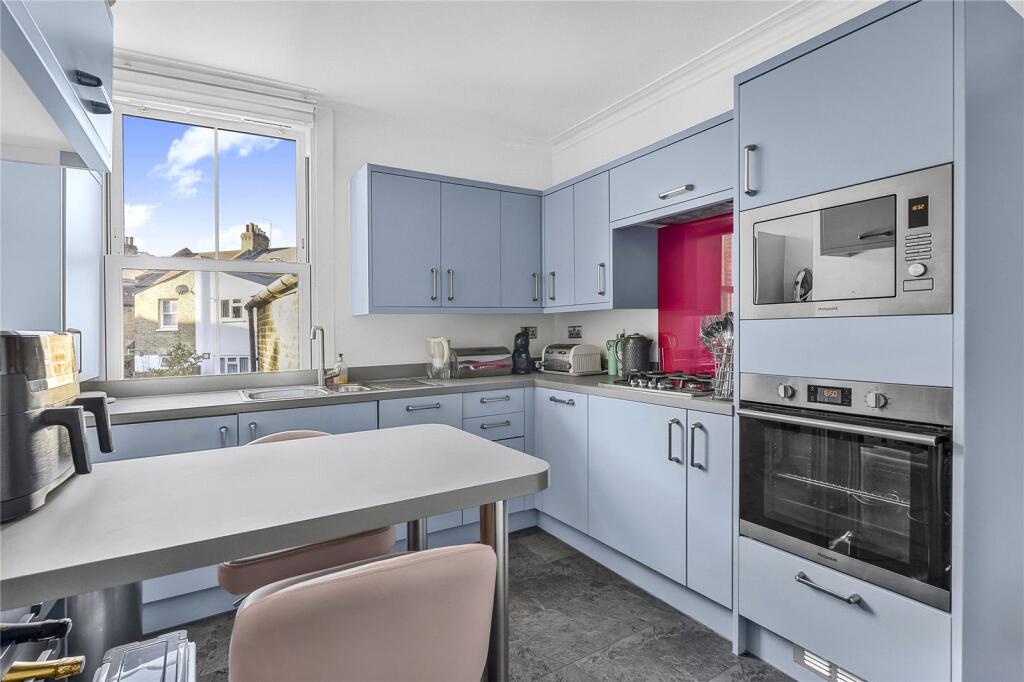 Apartment in London - View 5