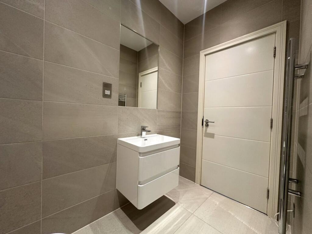 Apartment in Reading - View 5