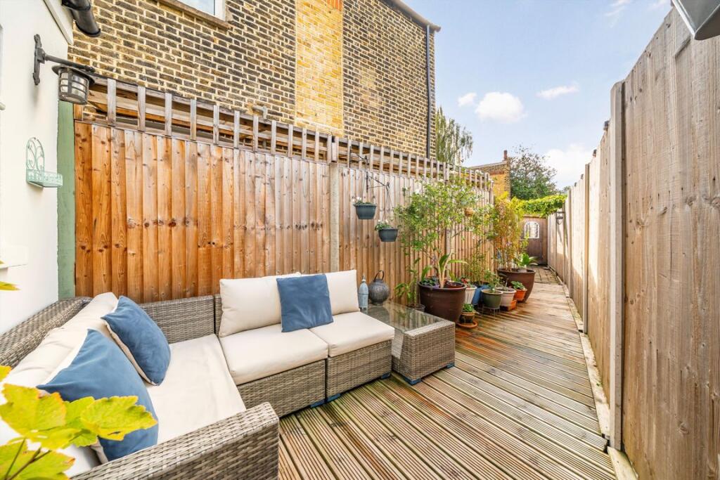 House in London - View 5