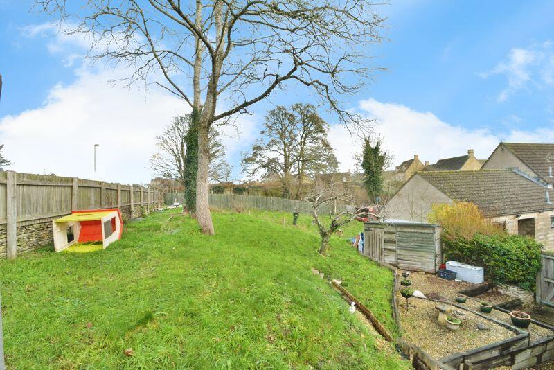 Fosse Close, Cirencester, Gloucestershire photo 3