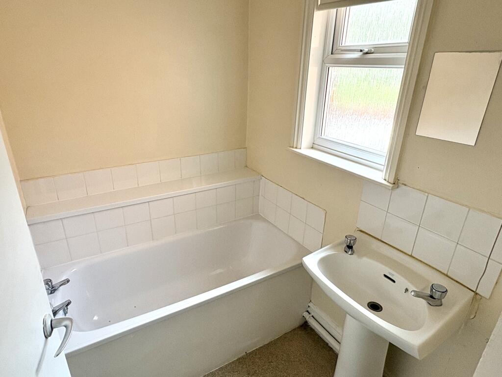 House in Nottingham, Nottinghamshire - More