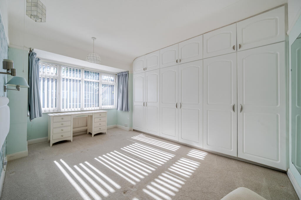 House in Croydon - More