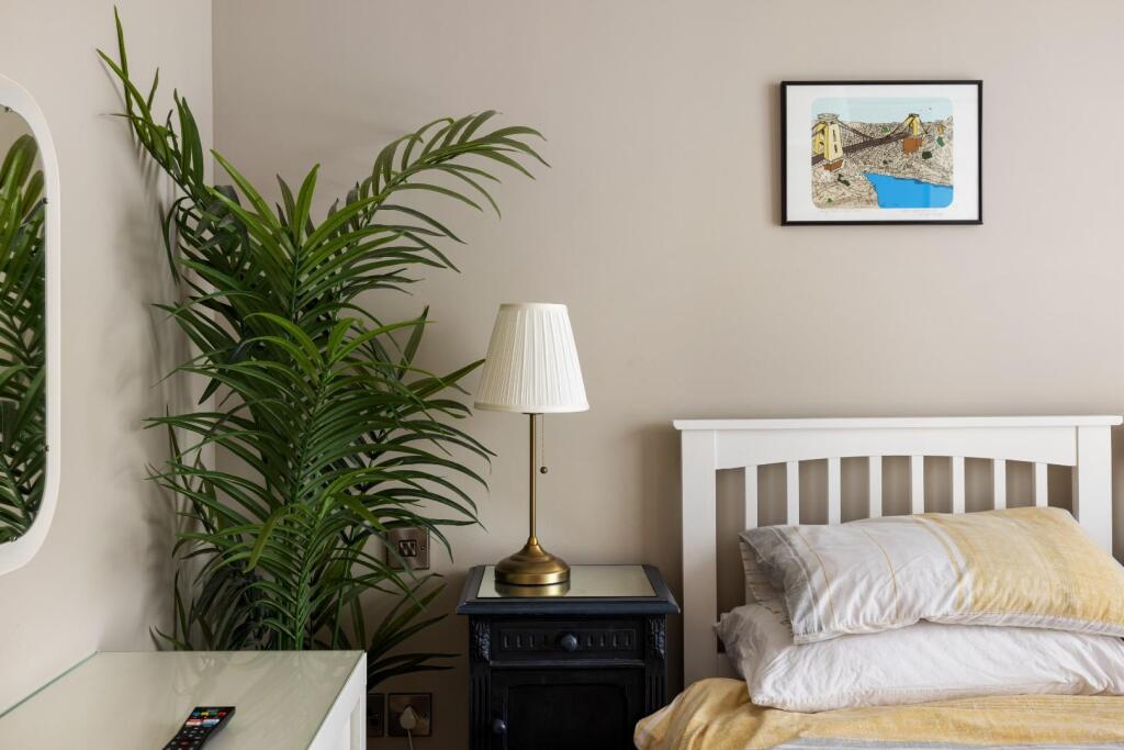 Apartment in Bristol, Canon's Marsh, Spike Island - View 4
