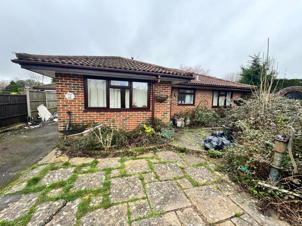 Main image of property: Fox's Walk, Langley, SO45