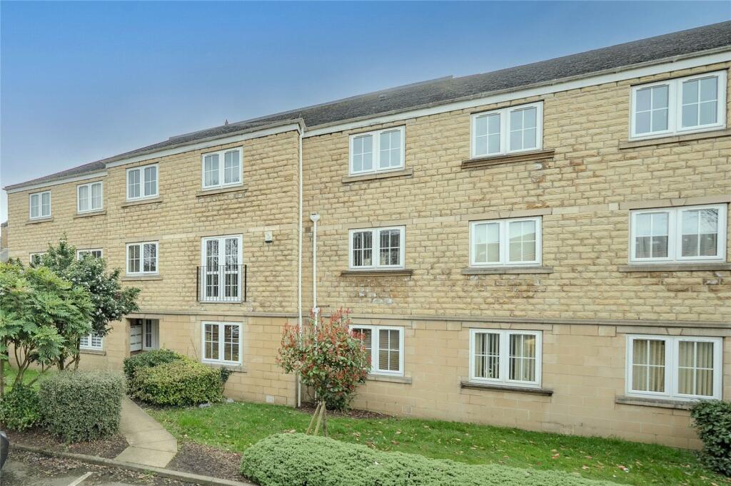 2-bed flat on Britannia Mews, Hough Side Road, Pudsey, Leeds, £140,000