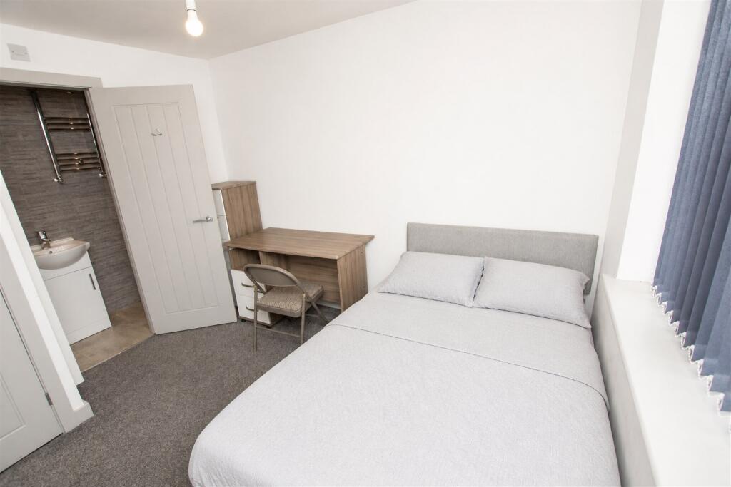 6 bedroom house for rent