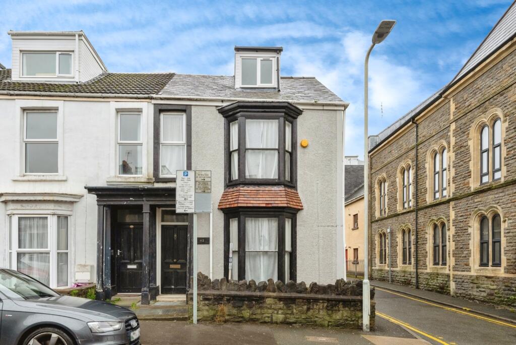 5-bed terraced on Henrietta Street, Swansea, SA1, £240,000