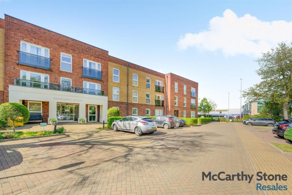 1-bed flat on Humphrey Court, The Oval, Stafford, ST17 4SD, £188,000