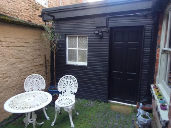 Enclosed Rear Yard