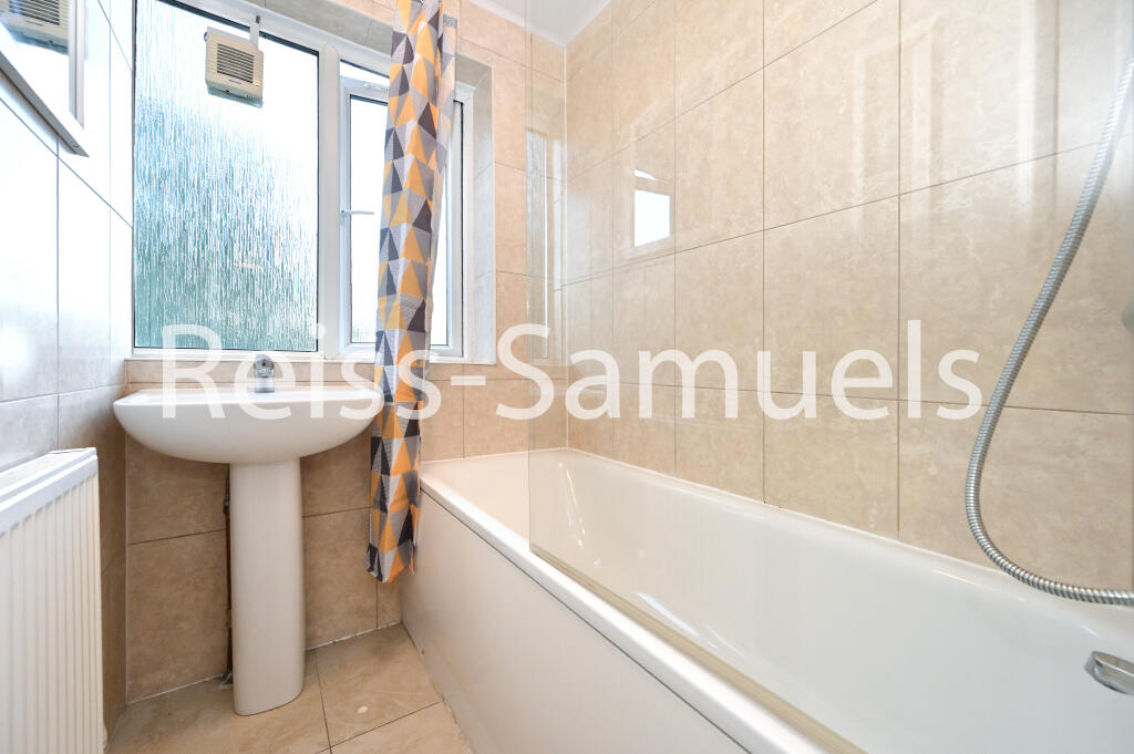 4 bedroom maisonette for rent