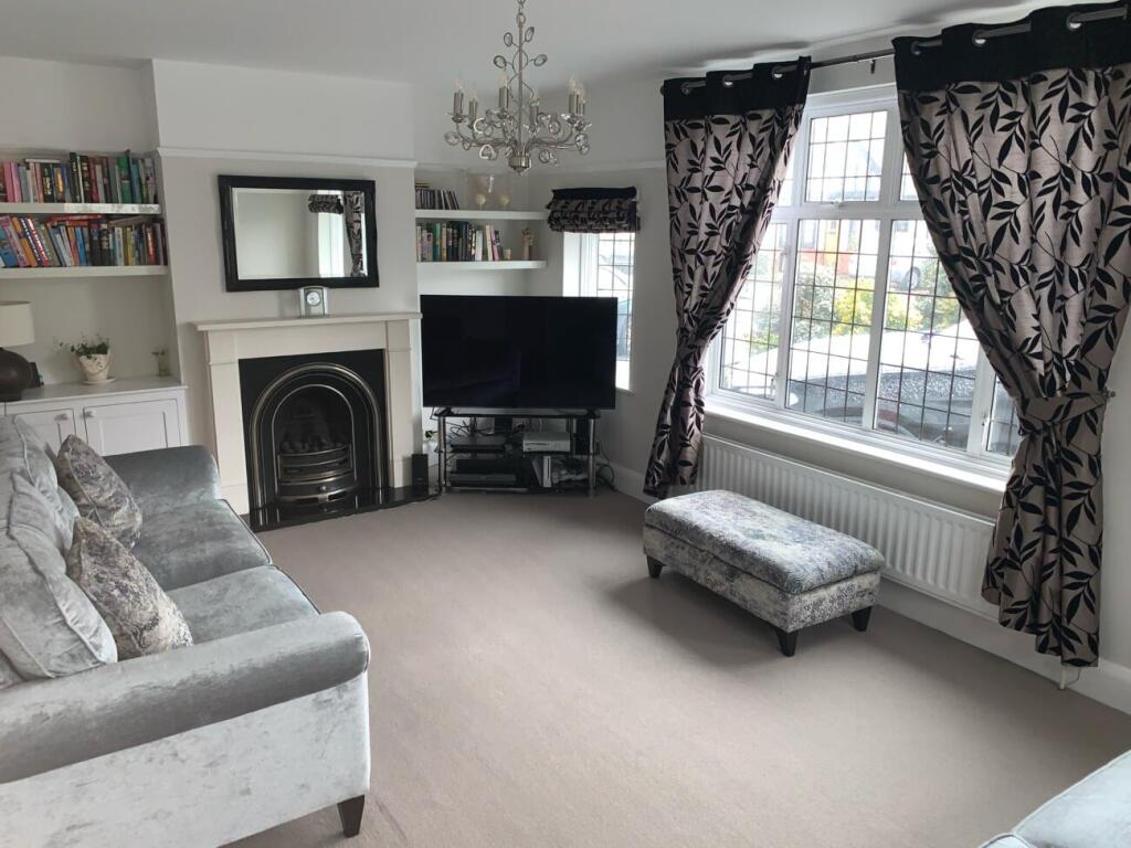 Fairfield Avenue, Upminster, Essex photo 2