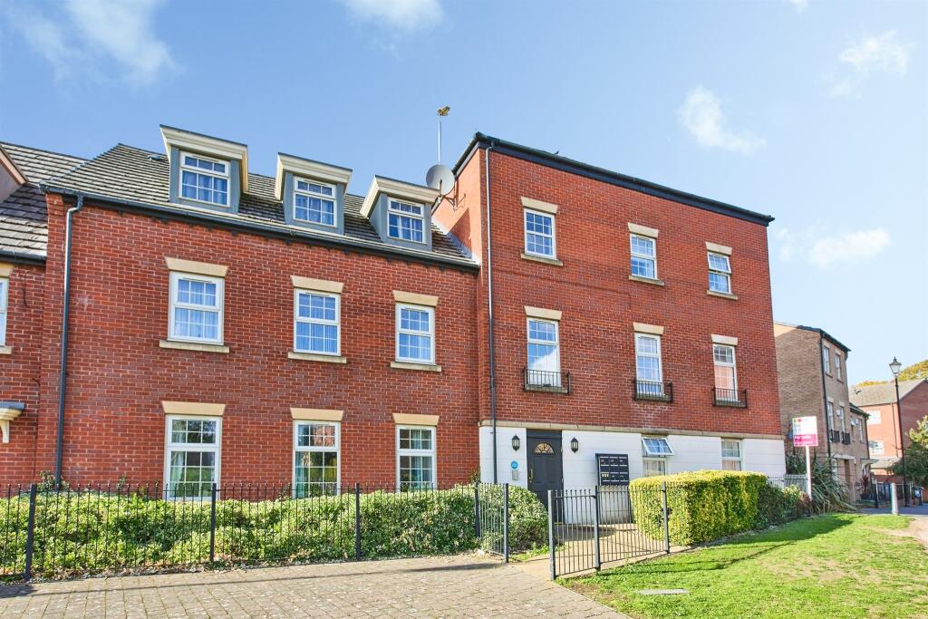 2-bed flat on Shaftesbury Crescent, Derby, £110,000