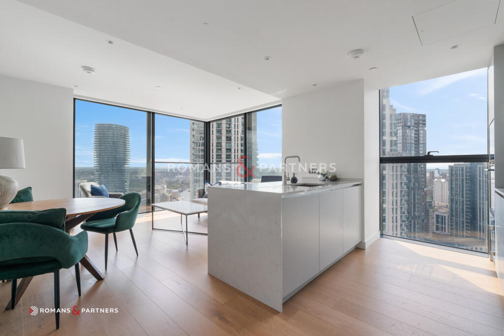 1-bed flat on Hampton Tower, Canary Wharf, E14, £660,000