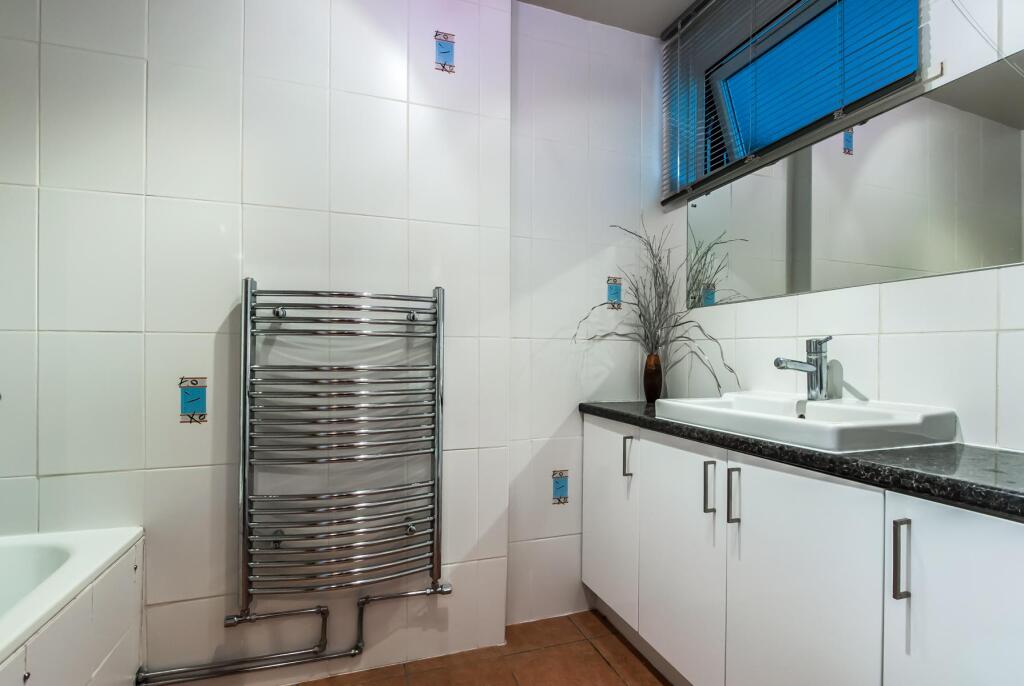 Apartment in London - View 5