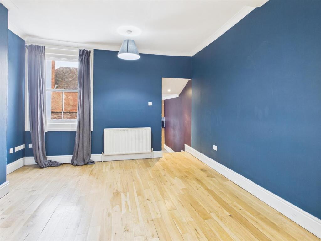 Apartment in Worcester - More