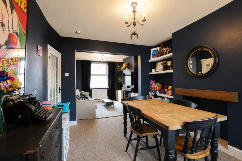 House in Finedon, North Northamptonshire - More