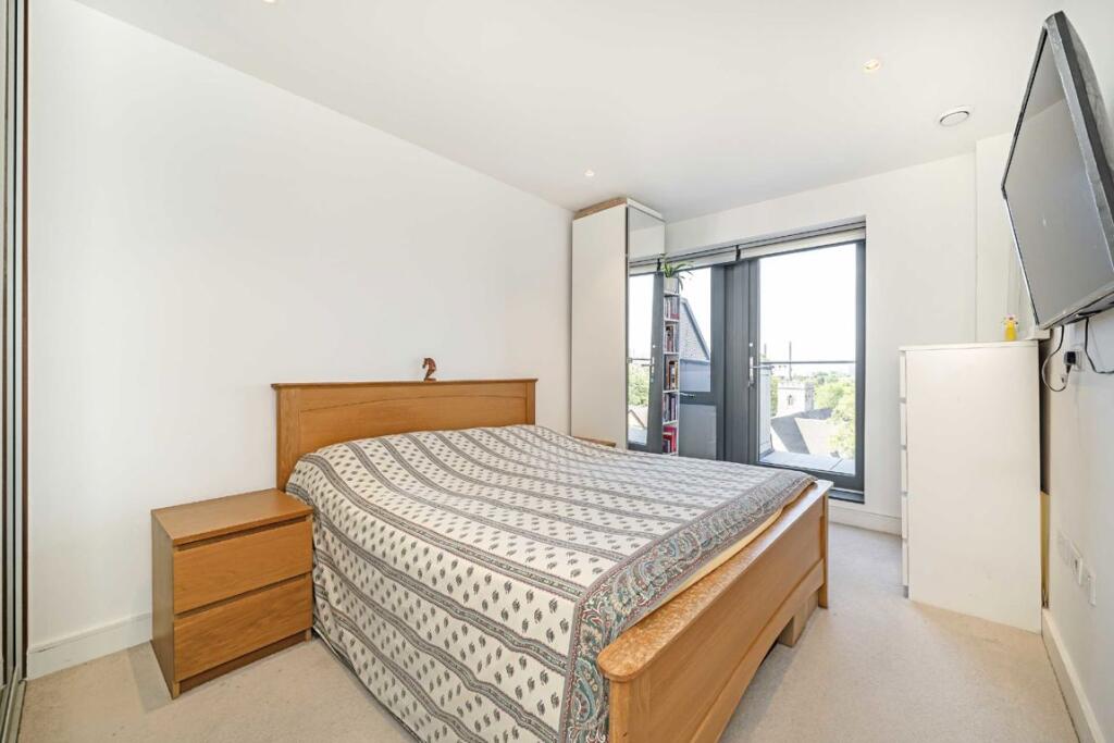 Apartment in London - View 5