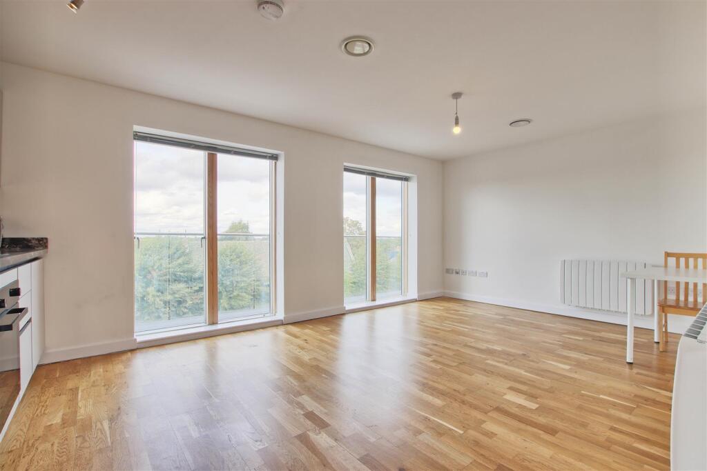 Apartment in Cambridge - View 3