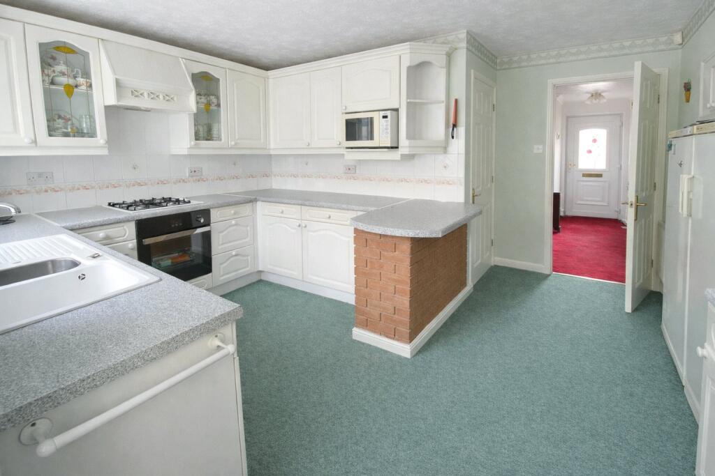 Pitreavie Drive, Hailsham, East Sussex, BN27 photo 2