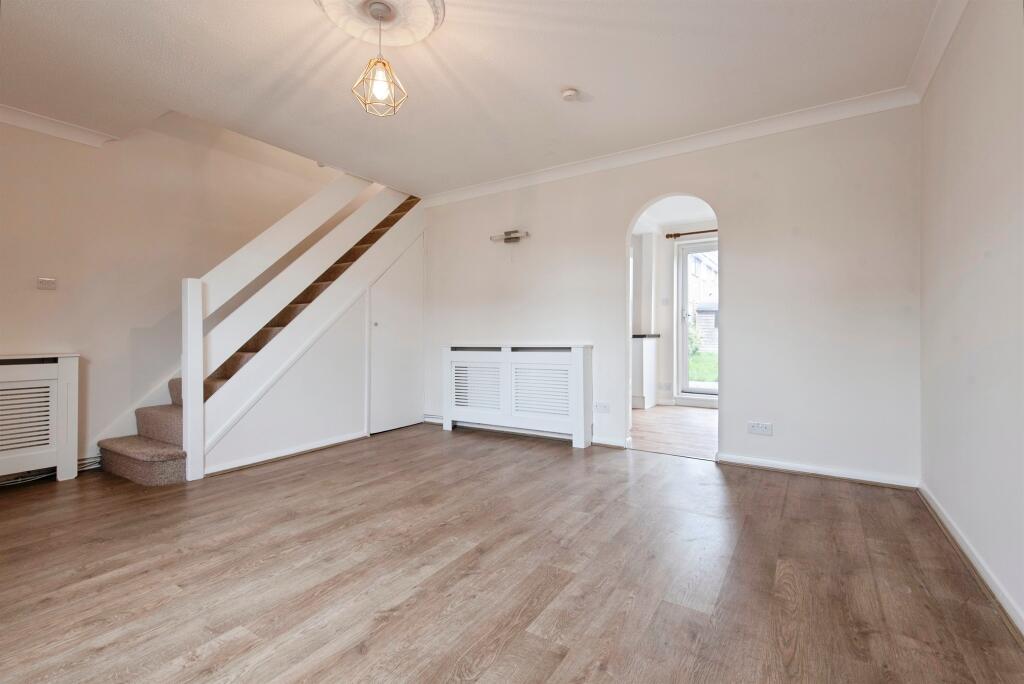 Wordsworth Close, Royston photo 3