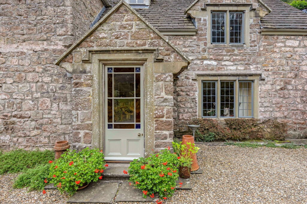 House in Newport - View 4