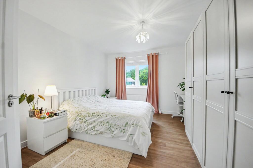 Apartment in Eastleigh, Netley Hill, Hedge End - View 5