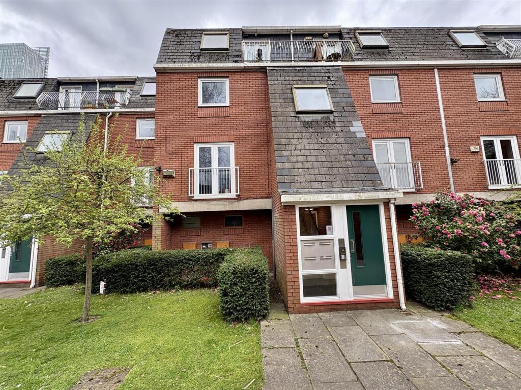 Main image of property: Culvercliff Walk, St Johns Gardens, Manchester
