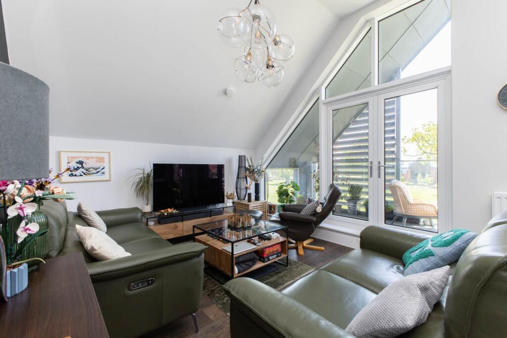 Apartment in Mid Sussex, Woodgate, Slaugham - View 5